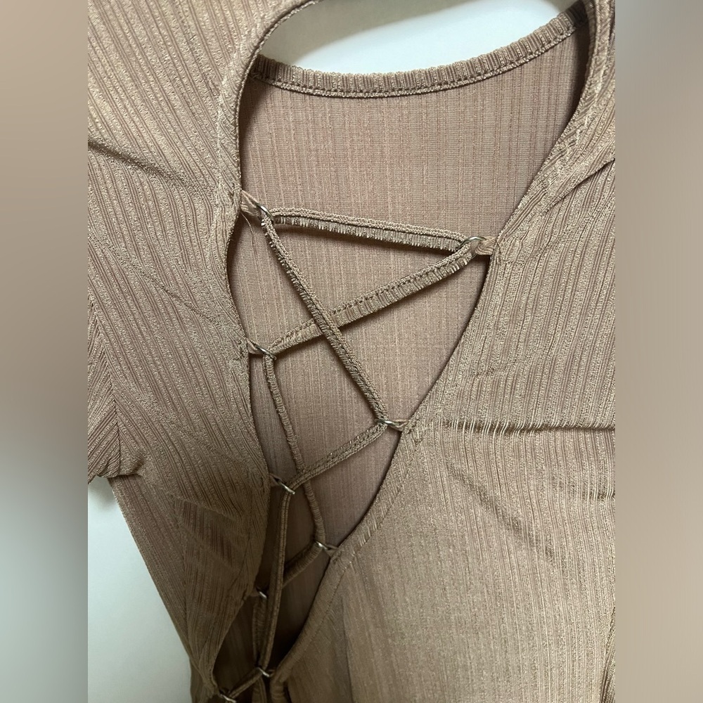 LELIS TAN RIBBED BODYSUIT SHORT SLEEVE SIZE M - Picture 4 of 6